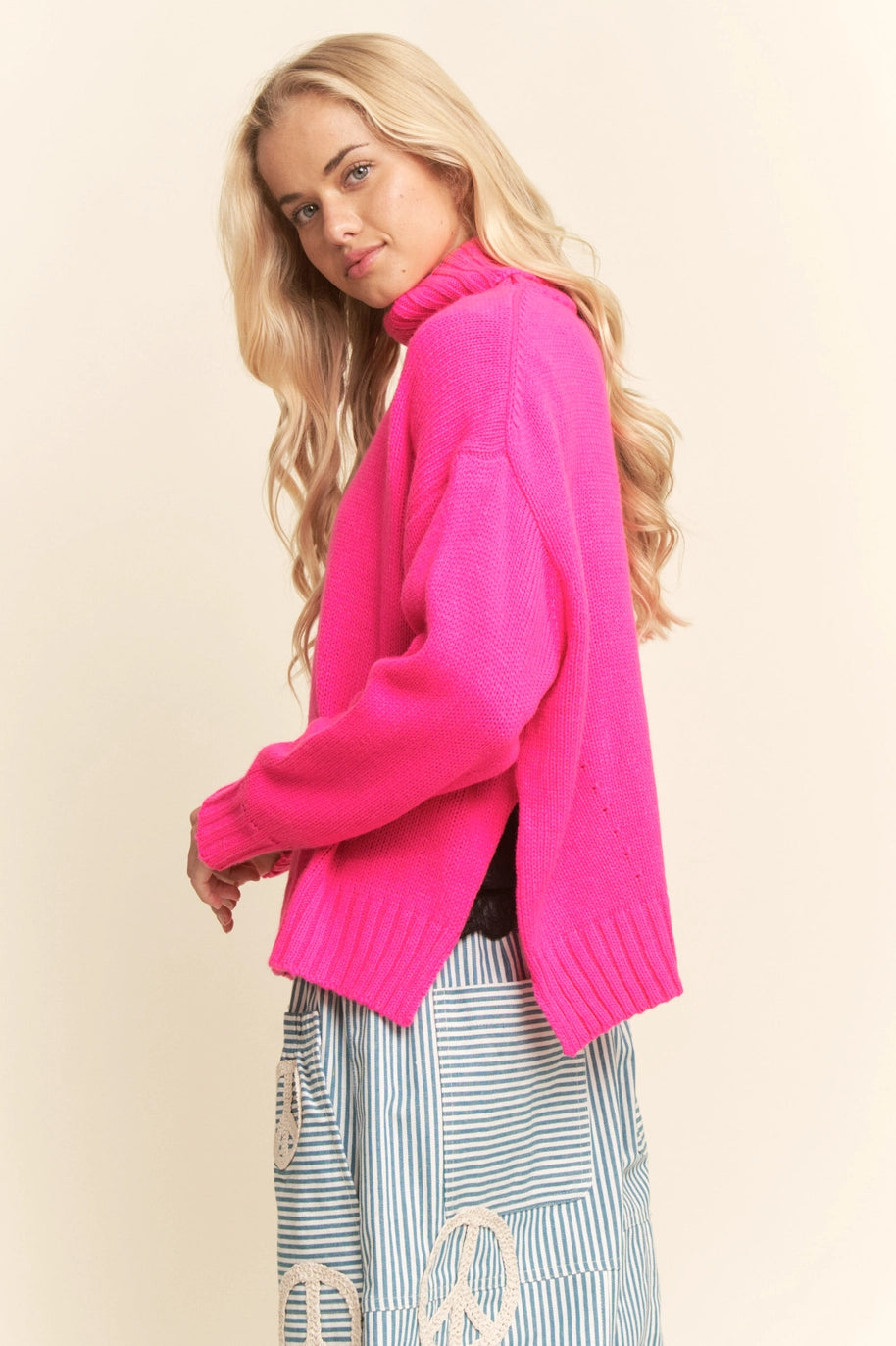 SOLID HIGH NECK SWEATER-FUCHSIA