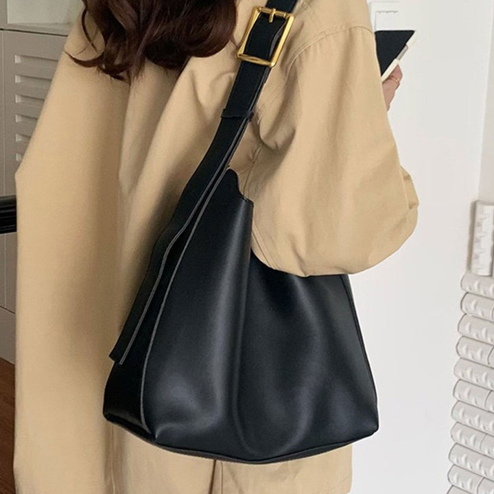 BUCKET MESSENGER BAG-BLACK