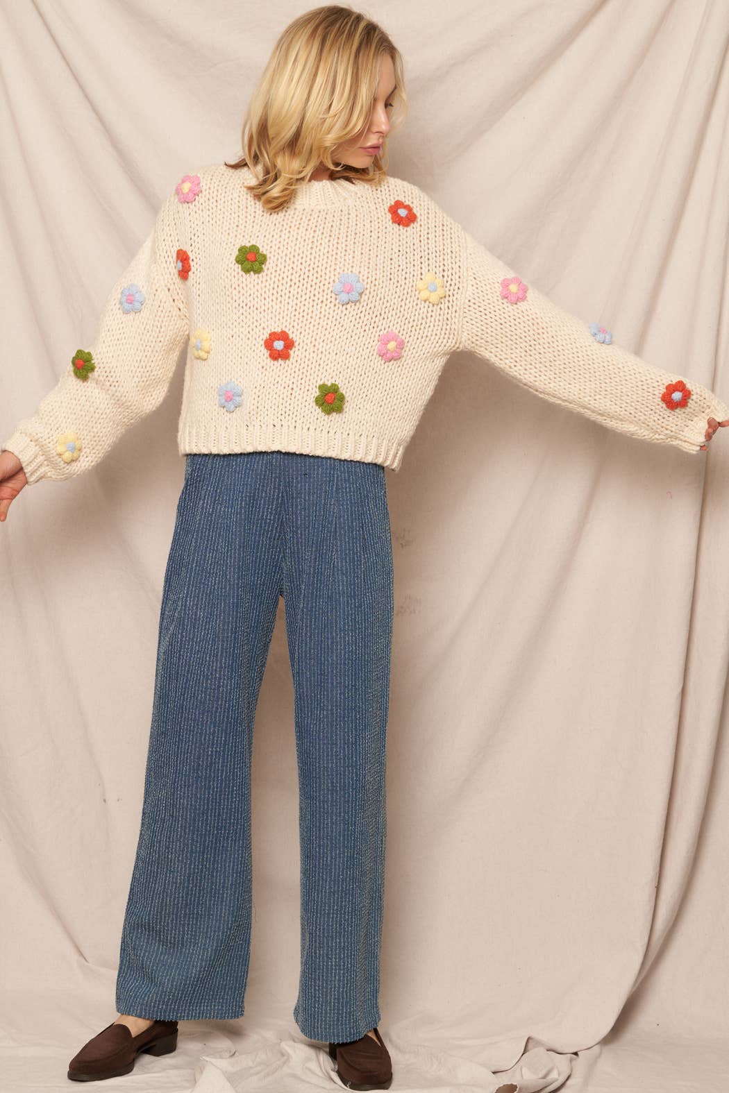 3D FLOWER KNIT SWEATER-IVORY/MULTI