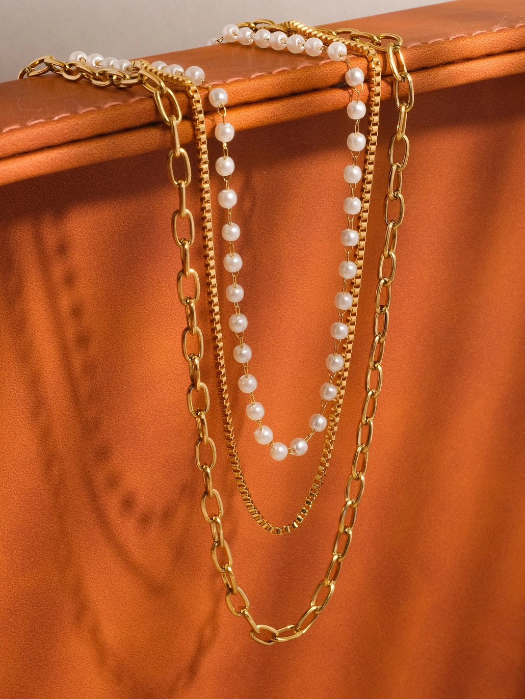 CADEAUX 18K GOLD STACKED PEARL NECKLACE