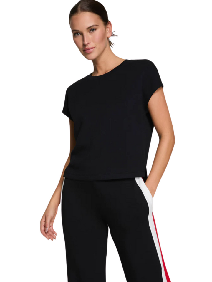 AIRESSENTIALS LIGHT TEE-VERY BLACK