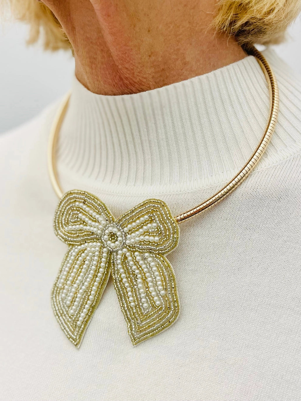 HOLIDAY BOW CHRISTMAS COLLAR-GOLD