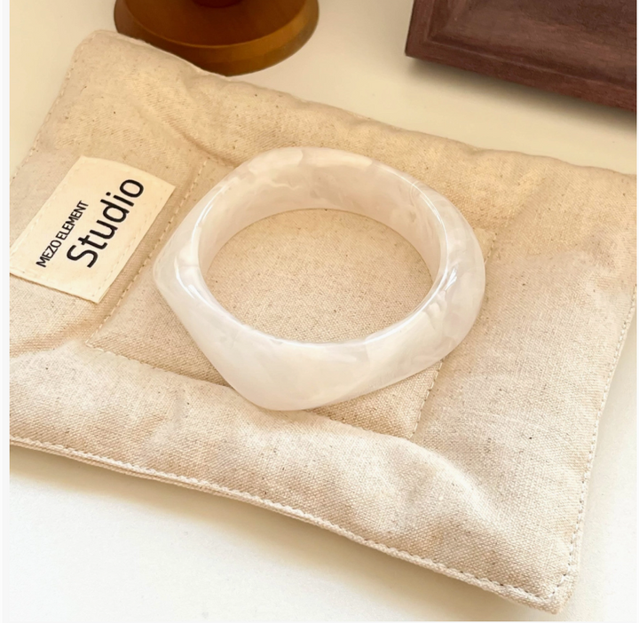 IRREGULAR ACRYLIC BRACELET-WHITE
