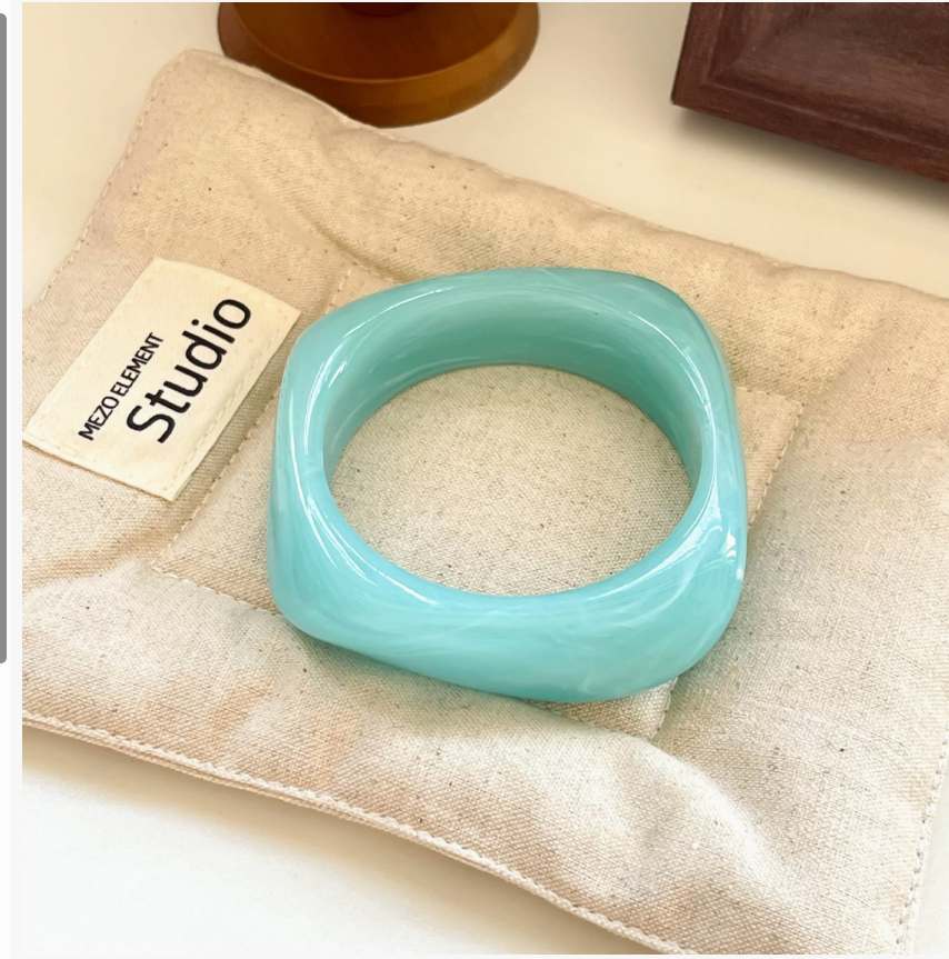 IRREGULAR ACRYLIC BRACELET-BLUE