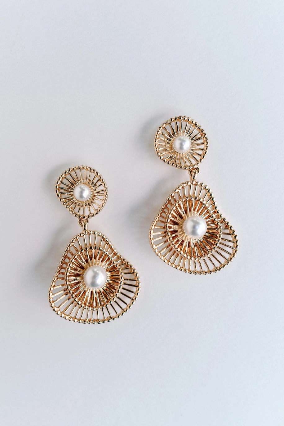 GOLD SEASIDE PEARL DROP STATEMENT EARRING