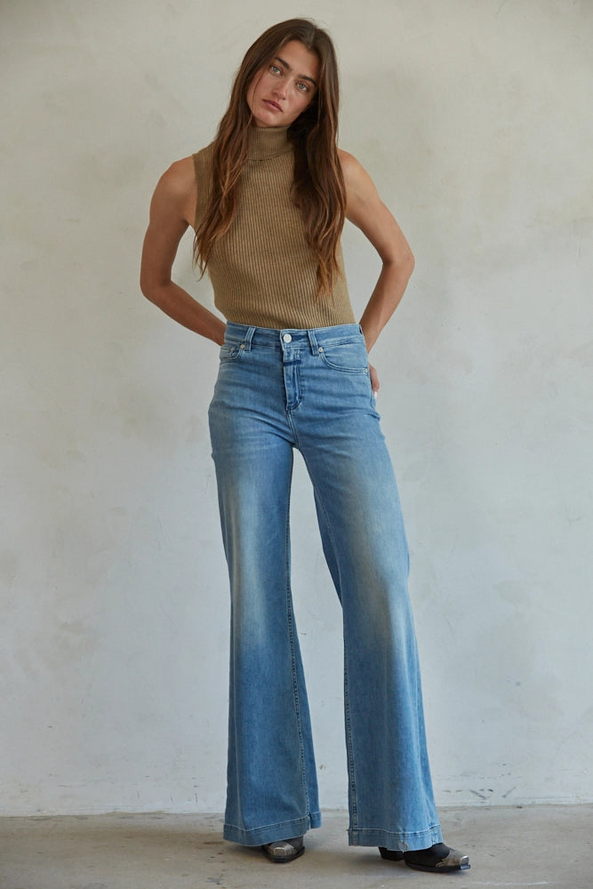 SLEEVELESS TURTLENECK KNIT TOP-BROWN