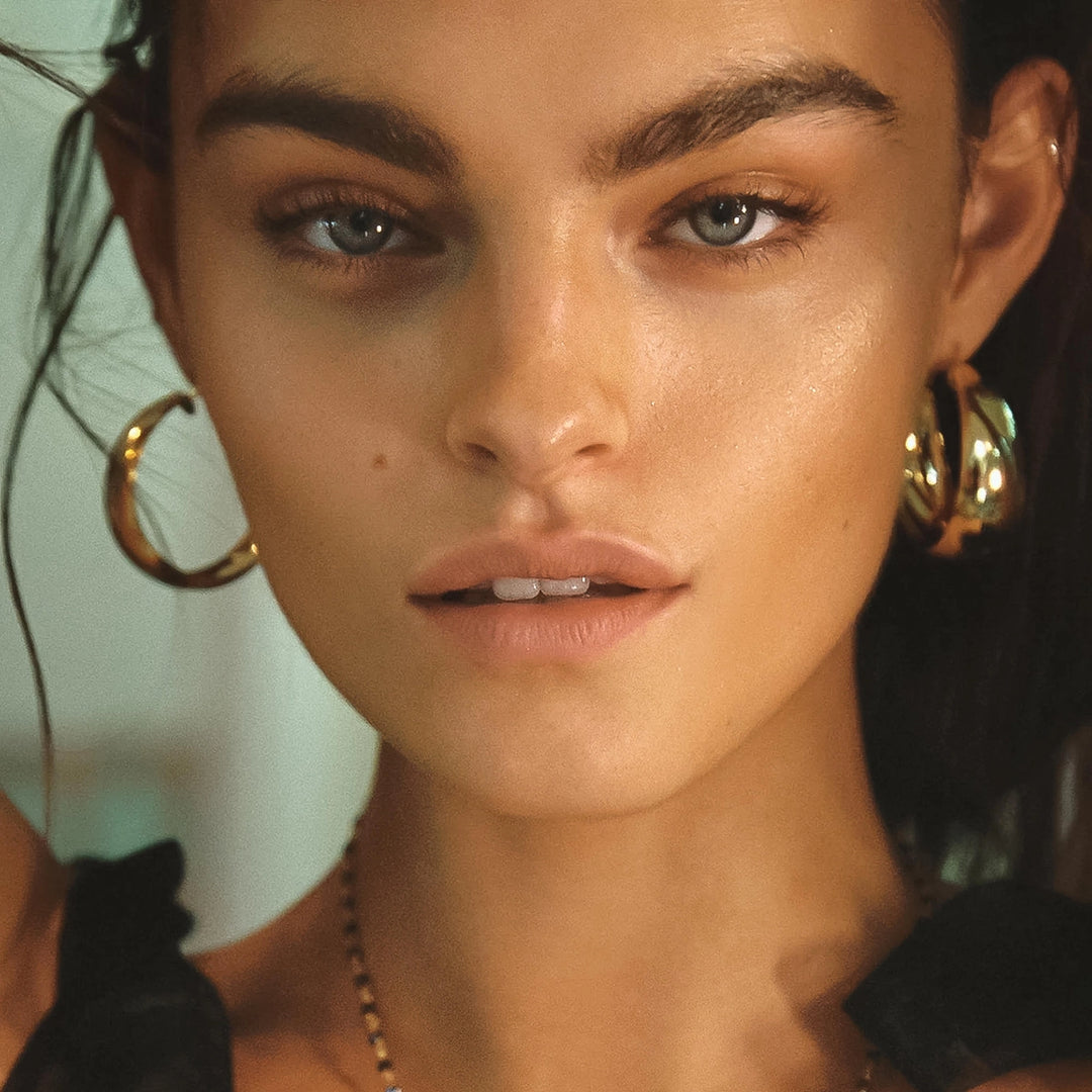 ROMEE 18K CLASSIC C HOOP EARRINGS