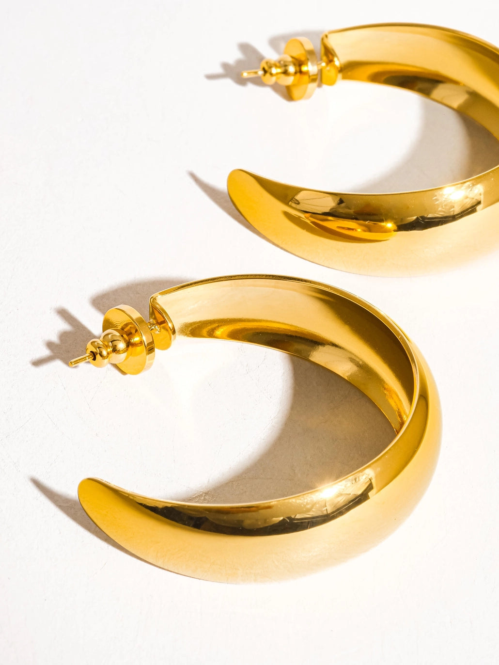 ROMEE 18K CLASSIC C HOOP EARRINGS