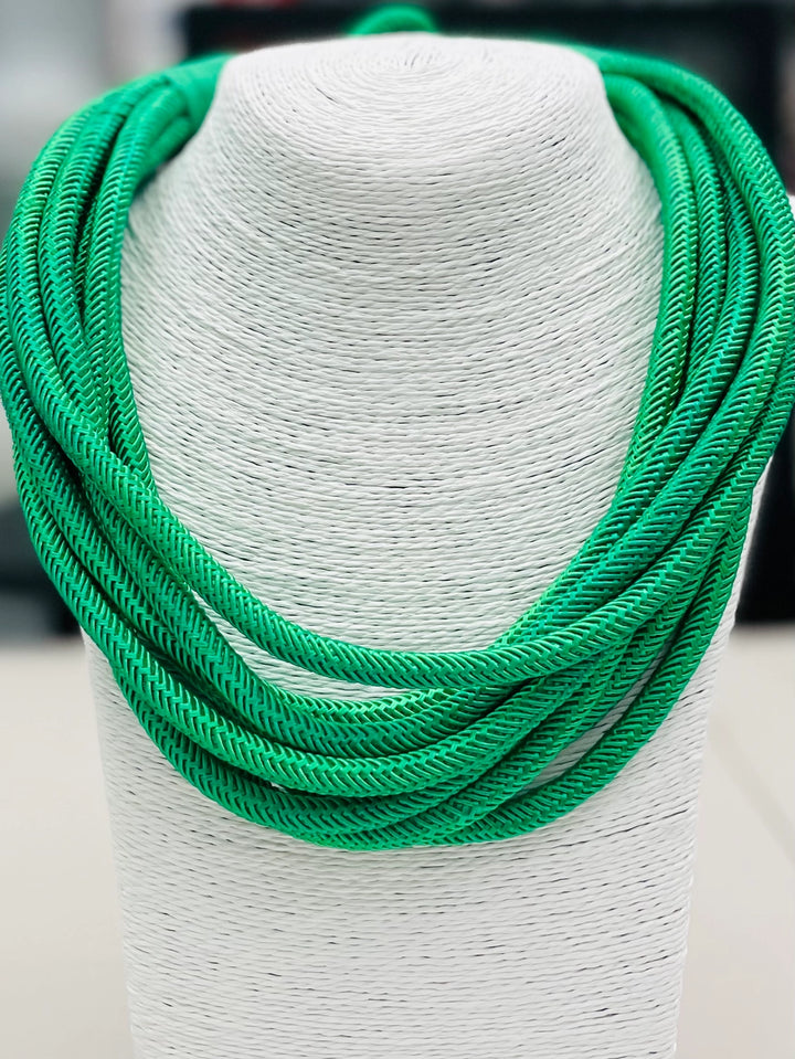 SLUB 8 STRAND NECKLACE-KELLY GREEN