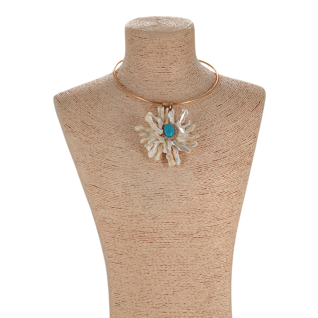 TIARE CHUNKY WHITE SHELL FLOWER NECKLACE