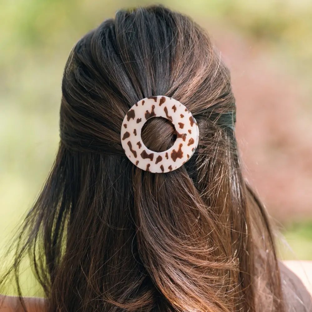 MEDIUM FLAT CIRCLE HAIR CLIP-BLONDE TORTOISE