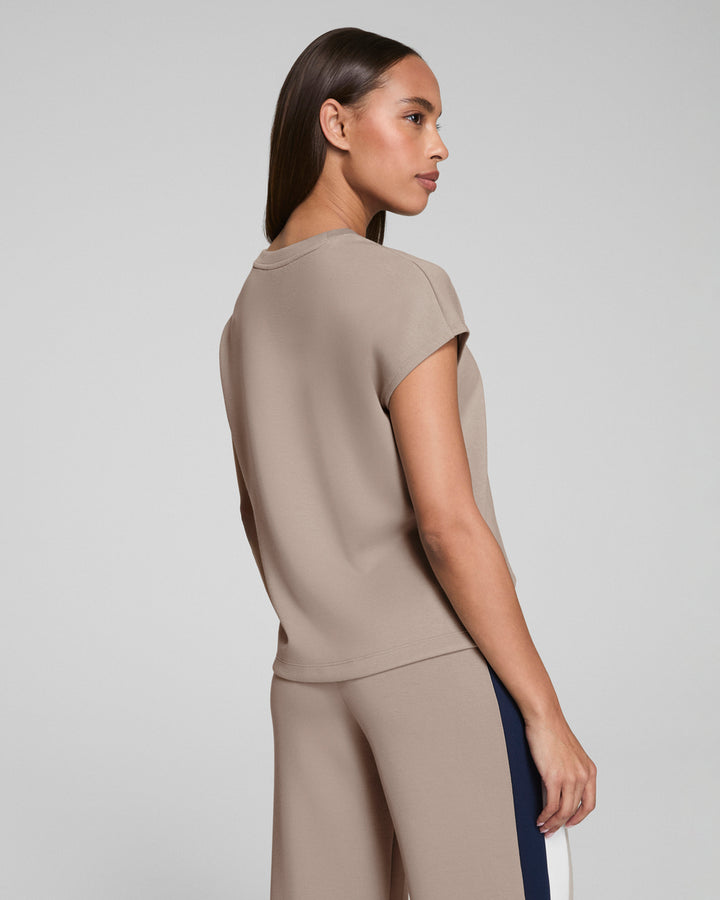 AIRESSENTIALS LIGHT TEE-ASHWOOD