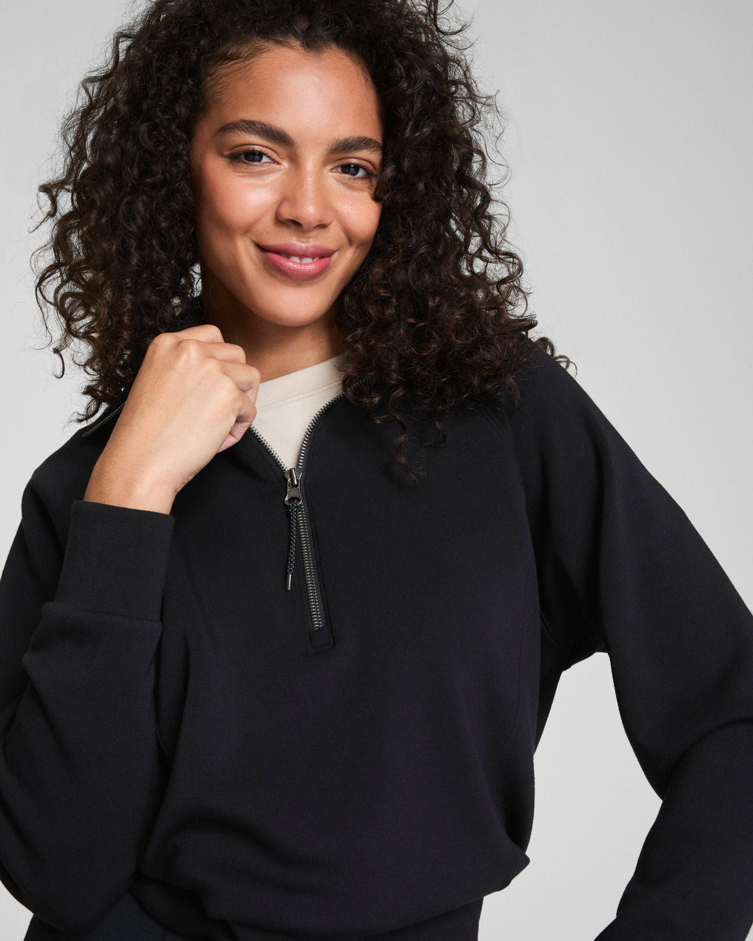 AIRESSENTIALS HALF ZIP-VERY BLACK