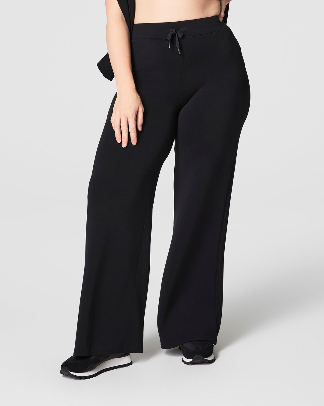 AIRESSENTIALS WIDE LEG PANT-VERY BLACK